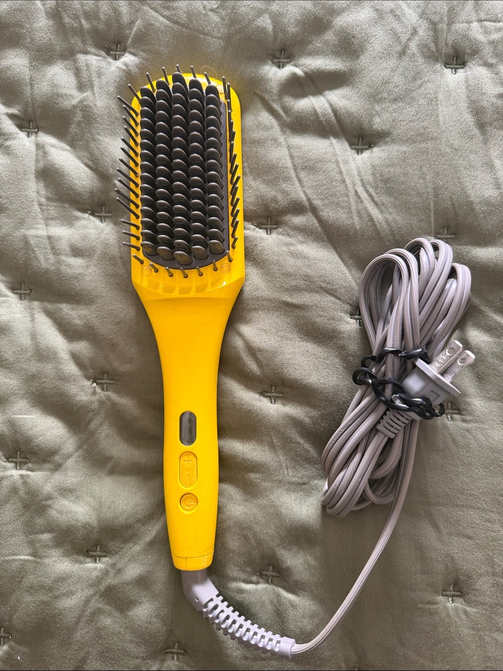 The Brush Crush Heated Straightening Brush by Drybar